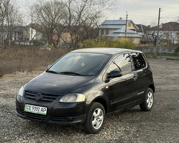 Черный Фольксваген Фокс, объемом двигателя 1.4 л и пробегом 100 тыс. км за 2990 $, фото 1 на Automoto.ua