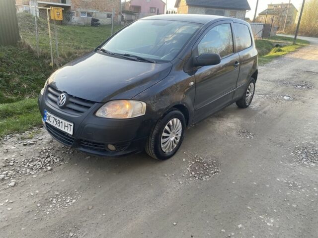 Черный Фольксваген Фокс, объемом двигателя 1.4 л и пробегом 300 тыс. км за 1730 $, фото 1 на Automoto.ua