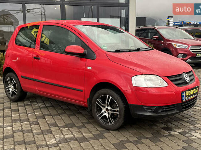 Красный Фольксваген Фокс, объемом двигателя 1.2 л и пробегом 144 тыс. км за 4300 $, фото 1 на Automoto.ua
