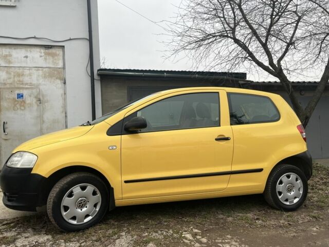 Жовтий Фольксваген Фокс, об'ємом двигуна 1.2 л та пробігом 201 тис. км за 3700 $, фото 1 на Automoto.ua