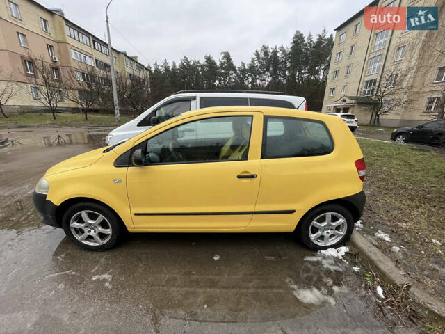 Жовтий Фольксваген Фокс, об'ємом двигуна 1.2 л та пробігом 150 тис. км за 4000 $, фото 1 на Automoto.ua