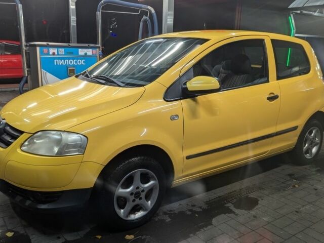 Желтый Фольксваген Фокс, объемом двигателя 1.2 л и пробегом 165 тыс. км за 1735 $, фото 1 на Automoto.ua