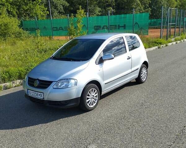 Серый Фольксваген Фокс, объемом двигателя 1.2 л и пробегом 132 тыс. км за 4000 $, фото 1 на Automoto.ua