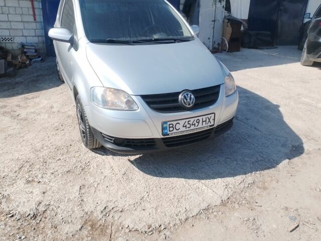 Серый Фольксваген Фокс, объемом двигателя 1.2 л и пробегом 250 тыс. км за 3200 $, фото 1 на Automoto.ua