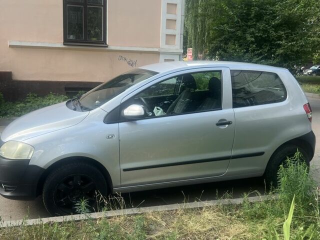 Серый Фольксваген Фокс, объемом двигателя 1.2 л и пробегом 158 тыс. км за 2200 $, фото 1 на Automoto.ua