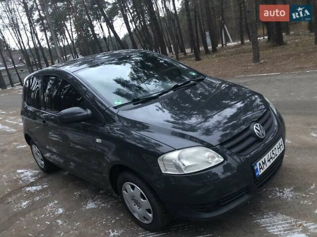 Серый Фольксваген Фокс, объемом двигателя 1.2 л и пробегом 198 тыс. км за 3700 $, фото 1 на Automoto.ua