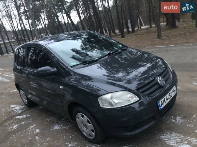 Сірий Фольксваген Фокс, об'ємом двигуна 1.2 л та пробігом 230 тис. км за 3600 $, фото 1 на Automoto.ua