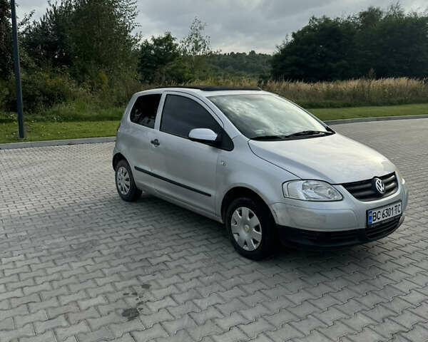 Серый Фольксваген Фокс, объемом двигателя 1.2 л и пробегом 290 тыс. км за 2800 $, фото 1 на Automoto.ua