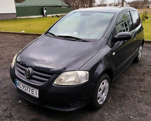 Серый Фольксваген Фокс, объемом двигателя 1.2 л и пробегом 269 тыс. км за 4600 $, фото 1 на Automoto.ua