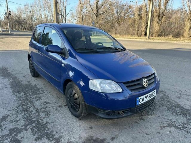 Синий Фольксваген Фокс, объемом двигателя 1.2 л и пробегом 198 тыс. км за 3200 $, фото 1 на Automoto.ua