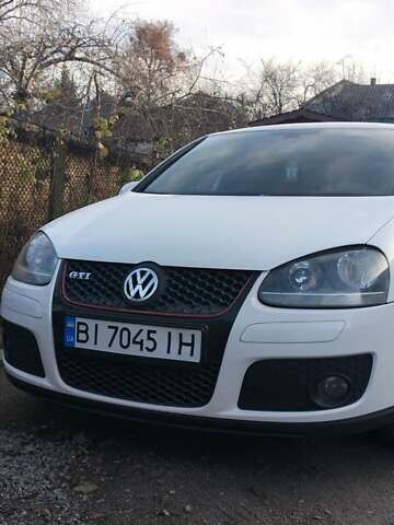 Белый Фольксваген Гольф ГТИ, объемом двигателя 1.98 л и пробегом 225 тыс. км за 5900 $, фото 1 на Automoto.ua