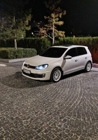 Белый Фольксваген Гольф ГТИ, объемом двигателя 1.98 л и пробегом 73 тыс. км за 15200 $, фото 1 на Automoto.ua