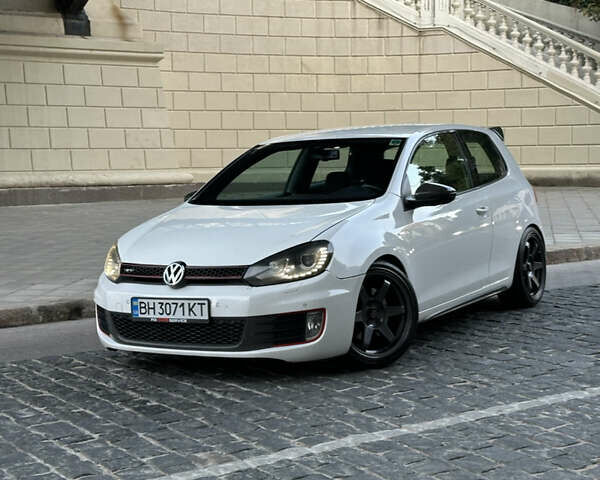 Белый Фольксваген Гольф ГТИ, объемом двигателя 1.98 л и пробегом 210 тыс. км за 9900 $, фото 1 на Automoto.ua
