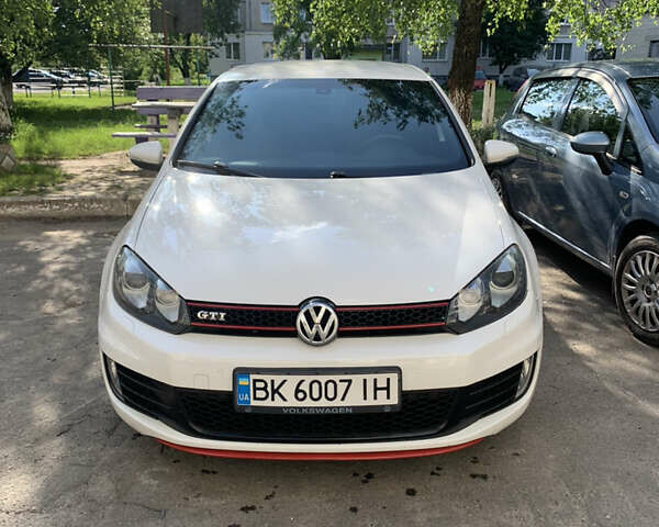 Білий Фольксваген Гольф ГТІ, об'ємом двигуна 2 л та пробігом 224 тис. км за 9700 $, фото 1 на Automoto.ua