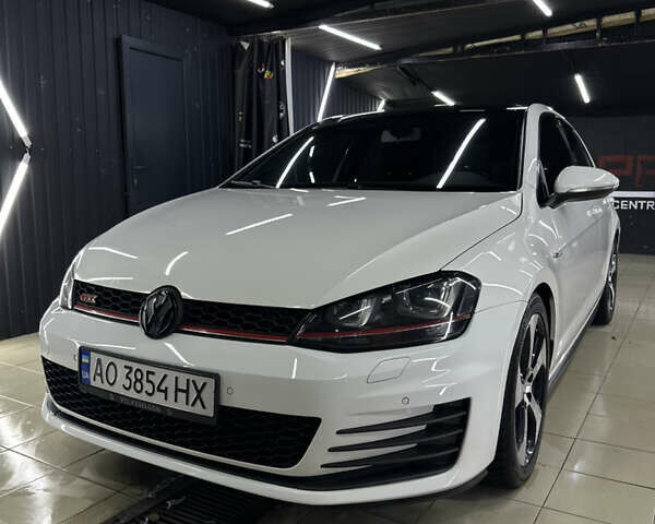 Белый Фольксваген Гольф ГТИ, объемом двигателя 1.98 л и пробегом 140 тыс. км за 15000 $, фото 1 на Automoto.ua