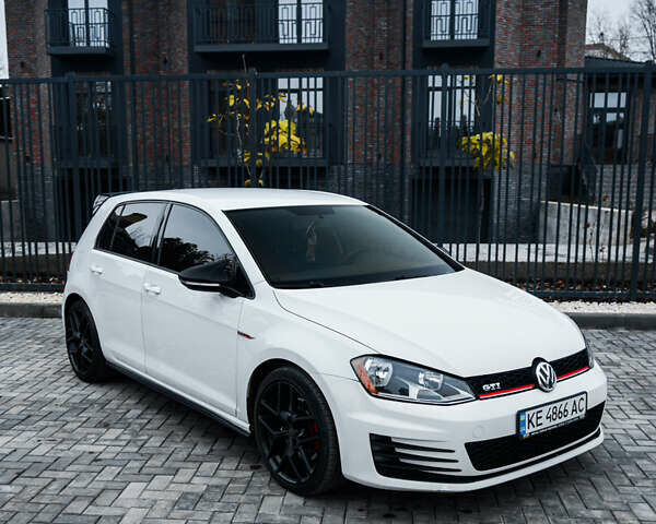 Белый Фольксваген Гольф ГТИ, объемом двигателя 1.98 л и пробегом 104 тыс. км за 13900 $, фото 1 на Automoto.ua