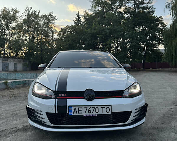 Білий Фольксваген Гольф ГТІ, об'ємом двигуна 1.98 л та пробігом 57 тис. км за 17500 $, фото 1 на Automoto.ua