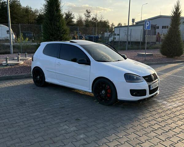 Фольксваген Гольф ГТИ 2007 в Днепре (Днепропетровске) на Automoto.ua Белый Фольксваген Гольф ГТИ, объемом двигателя 2 л и пробегом 200 тыс. км за 9000 $, фото 1 на Automoto.ua