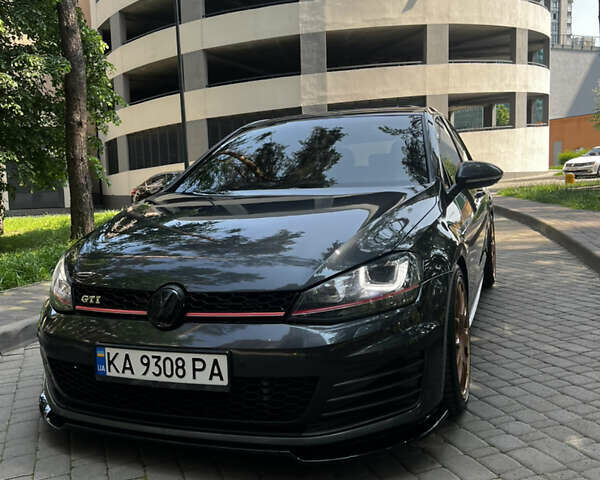 Серый Фольксваген Гольф ГТИ, объемом двигателя 1.98 л и пробегом 223 тыс. км за 14400 $, фото 1 на Automoto.ua