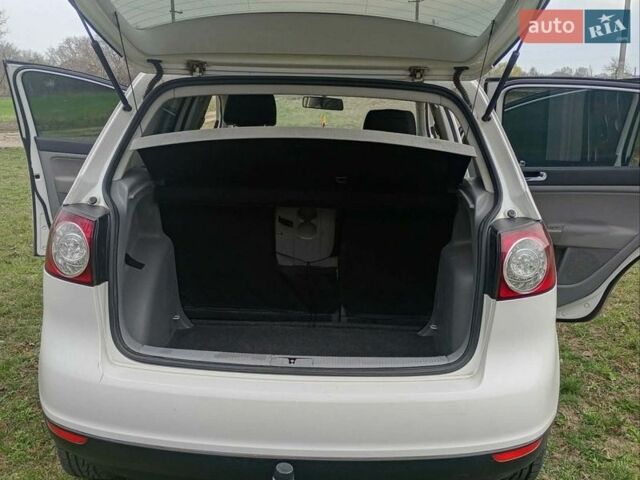 Білий Фольксваген Golf Plus, об'ємом двигуна 1.4 л та пробігом 240 тис. км за 5000 $, фото 1 на Automoto.ua