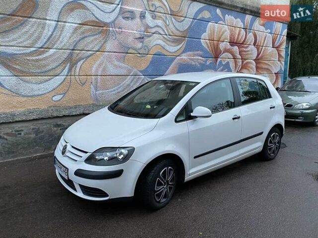Білий Фольксваген Golf Plus, об'ємом двигуна 1.4 л та пробігом 195 тис. км за 5000 $, фото 1 на Automoto.ua