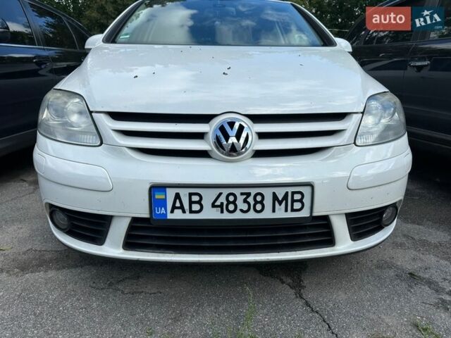 Белый Фольксваген Гольф Плюс, объемом двигателя 1.4 л и пробегом 214 тыс. км за 7700 $, фото 1 на Automoto.ua