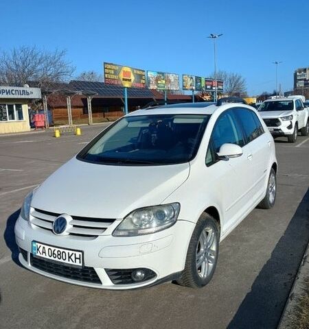 Белый Фольксваген Гольф Плюс, объемом двигателя 1.4 л и пробегом 210 тыс. км за 7000 $, фото 1 на Automoto.ua