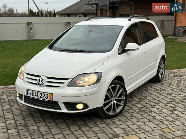 Белый Фольксваген Гольф Плюс, объемом двигателя 1.4 л и пробегом 167 тыс. км за 6500 $, фото 1 на Automoto.ua