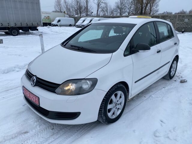 Белый Фольксваген Гольф Плюс, объемом двигателя 1.6 л и пробегом 242 тыс. км за 6990 $, фото 1 на Automoto.ua