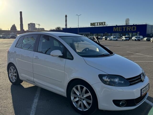 Белый Фольксваген Гольф Плюс, объемом двигателя 1.6 л и пробегом 300 тыс. км за 9000 $, фото 1 на Automoto.ua