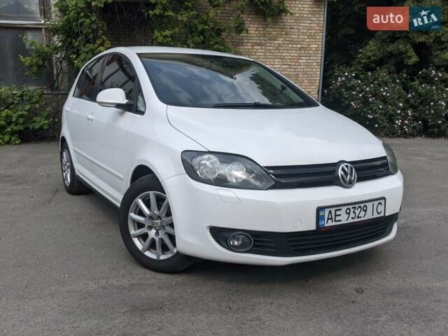 Білий Фольксваген Golf Plus, об'ємом двигуна 1.6 л та пробігом 300 тис. км за 10200 $, фото 1 на Automoto.ua