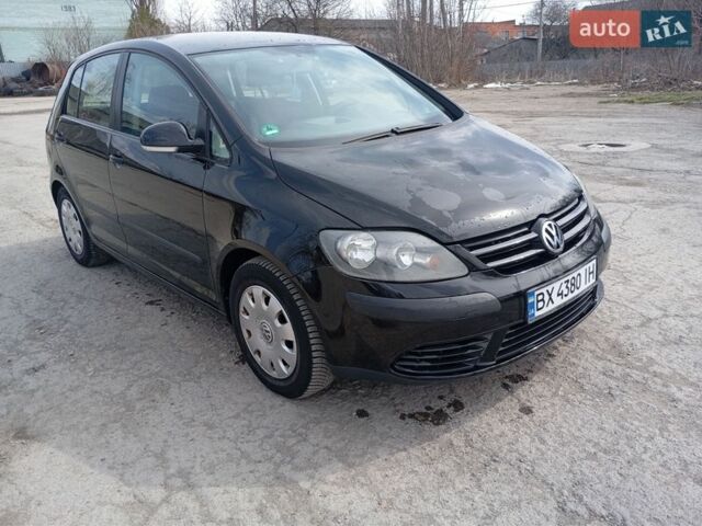 Черный Фольксваген Гольф Плюс, объемом двигателя 1.4 л и пробегом 198 тыс. км за 5250 $, фото 1 на Automoto.ua
