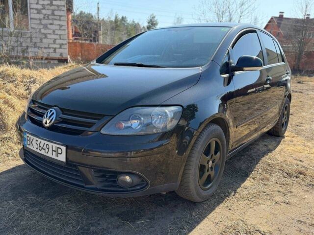 Черный Фольксваген Гольф Плюс, объемом двигателя 1.6 л и пробегом 290 тыс. км за 4950 $, фото 1 на Automoto.ua