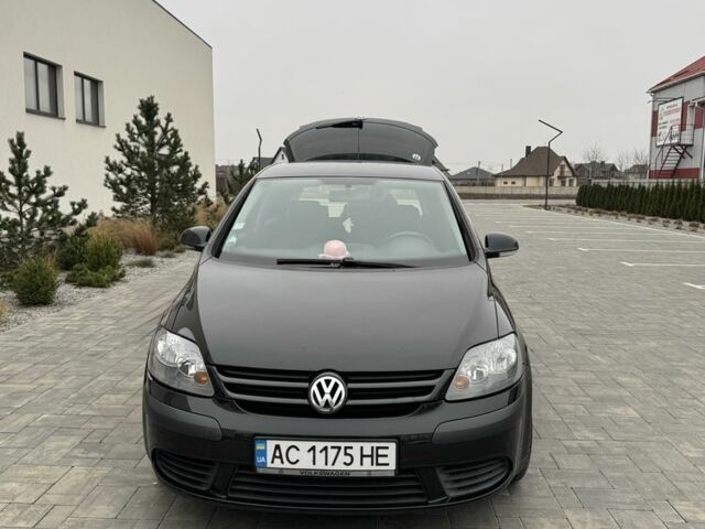 Черный Фольксваген Гольф Плюс, объемом двигателя 1.9 л и пробегом 275 тыс. км за 5300 $, фото 1 на Automoto.ua