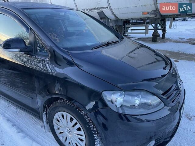 Черный Фольксваген Гольф Плюс, объемом двигателя 1.6 л и пробегом 220 тыс. км за 5500 $, фото 1 на Automoto.ua
