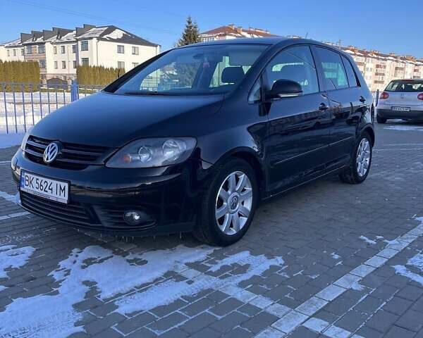 Черный Фольксваген Гольф Плюс, объемом двигателя 1.6 л и пробегом 242 тыс. км за 5100 $, фото 1 на Automoto.ua