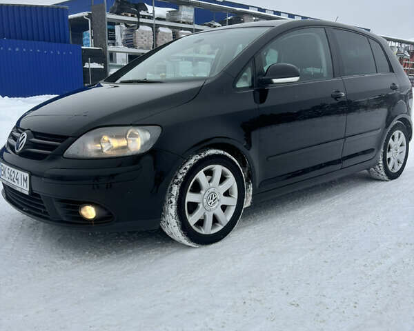 Черный Фольксваген Гольф Плюс, объемом двигателя 1.6 л и пробегом 242 тыс. км за 5400 $, фото 1 на Automoto.ua