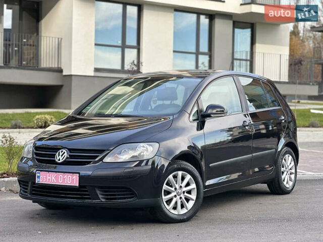 Черный Фольксваген Гольф Плюс, объемом двигателя 1.4 л и пробегом 250 тыс. км за 4999 $, фото 1 на Automoto.ua