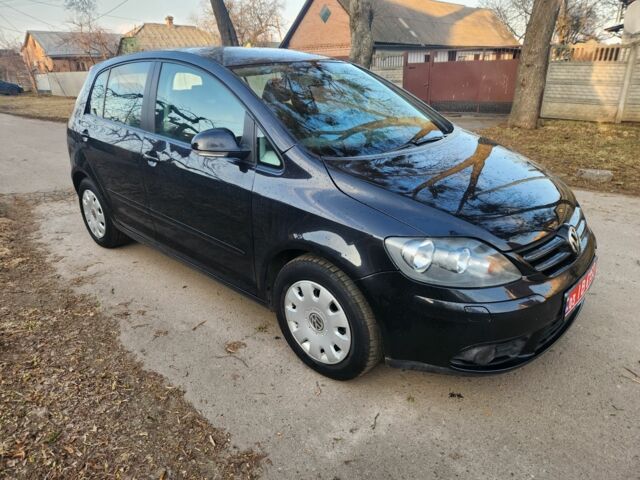 Черный Фольксваген Гольф Плюс, объемом двигателя 1.6 л и пробегом 213 тыс. км за 5990 $, фото 1 на Automoto.ua