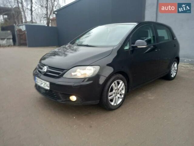 Черный Фольксваген Гольф Плюс, объемом двигателя 1.6 л и пробегом 218 тыс. км за 5800 $, фото 1 на Automoto.ua