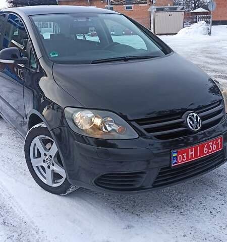 Черный Фольксваген Гольф Плюс, объемом двигателя 1.6 л и пробегом 238 тыс. км за 6250 $, фото 1 на Automoto.ua