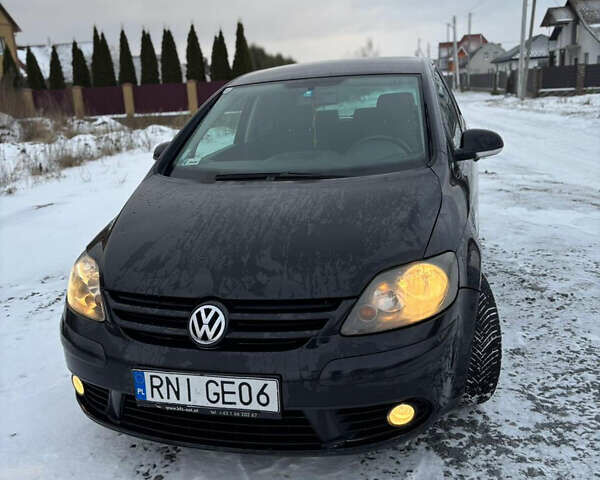 Черный Фольксваген Гольф Плюс, объемом двигателя 2 л и пробегом 300 тыс. км за 2850 $, фото 1 на Automoto.ua
