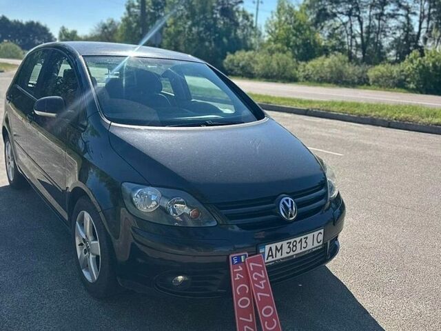 Черный Фольксваген Гольф Плюс, объемом двигателя 1.6 л и пробегом 218 тыс. км за 5700 $, фото 1 на Automoto.ua
