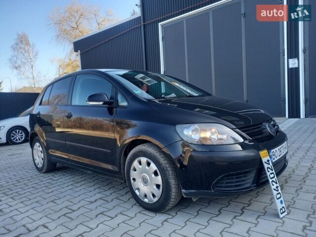 Черный Фольксваген Гольф Плюс, объемом двигателя 1.6 л и пробегом 218 тыс. км за 5500 $, фото 1 на Automoto.ua