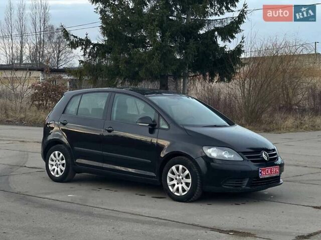 Черный Фольксваген Гольф Плюс, объемом двигателя 1.6 л и пробегом 199 тыс. км за 6550 $, фото 1 на Automoto.ua