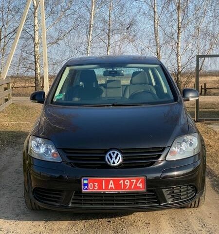 Черный Фольксваген Гольф Плюс, объемом двигателя 1.6 л и пробегом 242 тыс. км за 5400 $, фото 1 на Automoto.ua