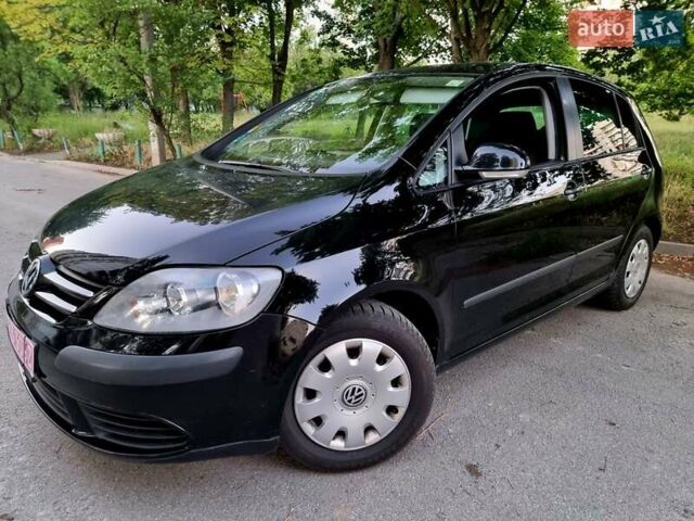 Черный Фольксваген Гольф Плюс, объемом двигателя 1.4 л и пробегом 210 тыс. км за 5800 $, фото 1 на Automoto.ua