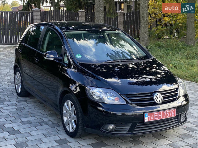 Черный Фольксваген Гольф Плюс, объемом двигателя 1.6 л и пробегом 204 тыс. км за 5800 $, фото 1 на Automoto.ua