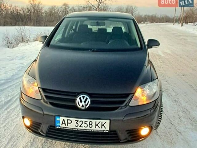 Черный Фольксваген Гольф Плюс, объемом двигателя 1.6 л и пробегом 196 тыс. км за 6750 $, фото 1 на Automoto.ua