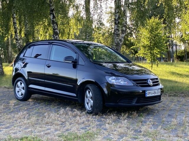 Черный Фольксваген Гольф Плюс, объемом двигателя 1.4 л и пробегом 210 тыс. км за 5999 $, фото 1 на Automoto.ua
